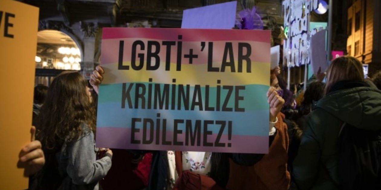 12. Yargı Paketi Sinyali: LGBTİ+ Dernekleri ve Cinsiyet Uyum Süreçleri Hedefte - ÜniKuir