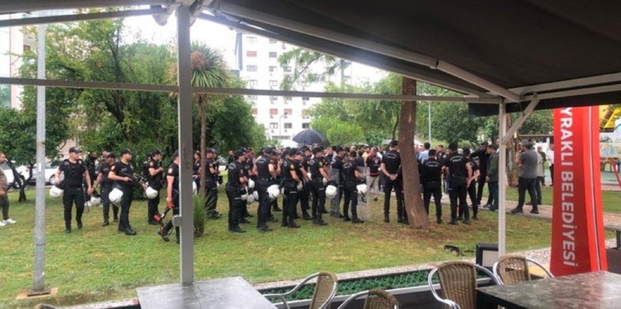 "Orada oturmuş simit yiyoruz diye dakikalarca hakaret ve tehdit savurdular" - ÜniKuir