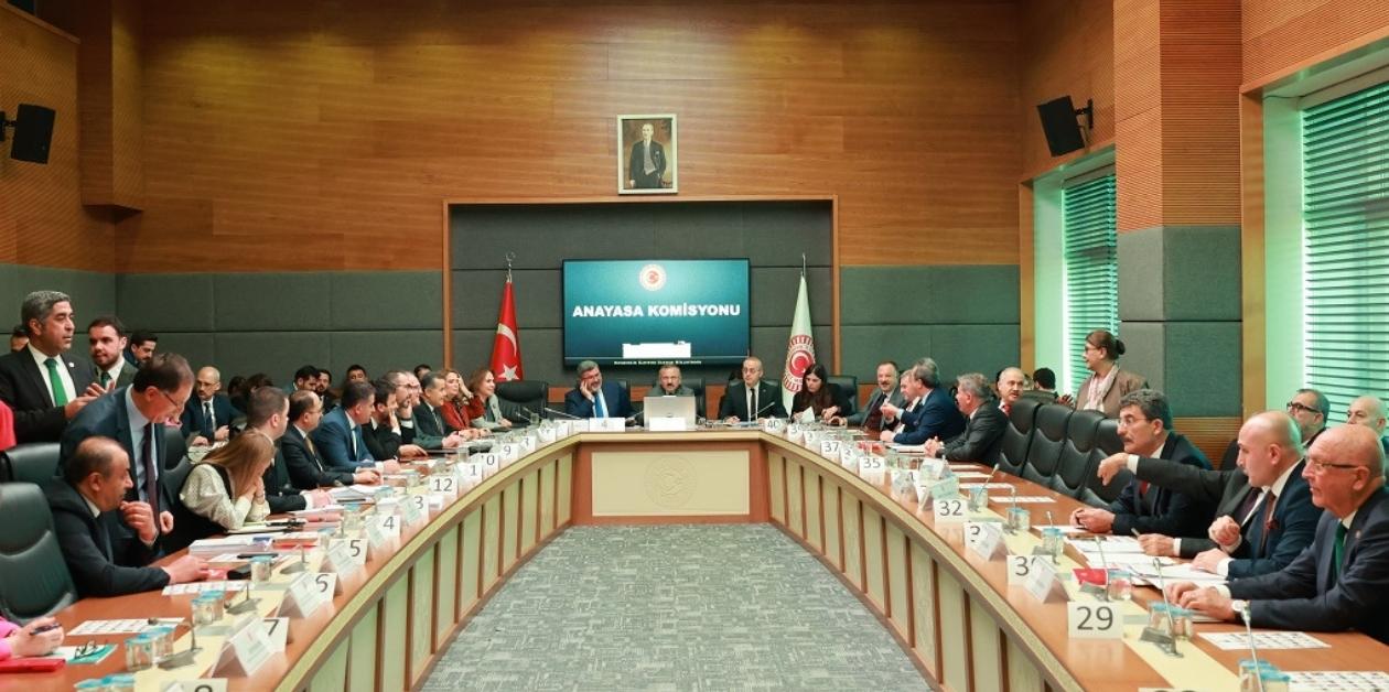 Anayasa Komisyonu’nda yaşananlar “Yok artık!” dedirtmeye devam ediyor - ÜniKuir