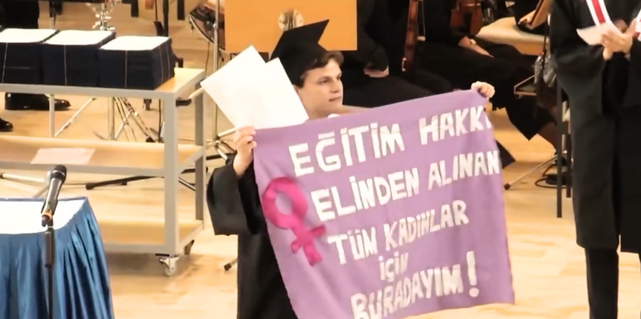 Bilkent Mezuniyetinde Bölüm Birincisinden Hesap Soran Konuşma - ÜniKuir
