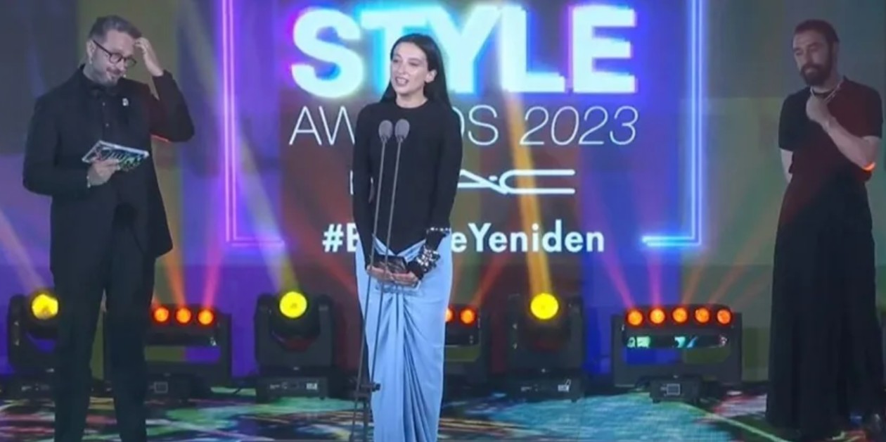 Bursa Belediyesi, ödülünü lubunyalara ithaf eden Melike Şahin'in konseri iptal etti - ÜniKuir