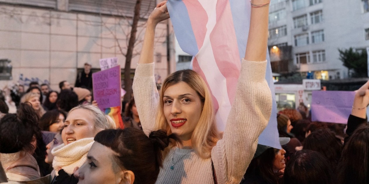 Feminist Gece Yürüyüşü Davasında İris Mozalar’a beraat kararı - ÜniKuir