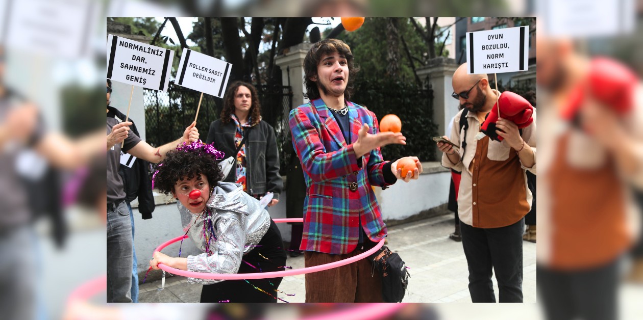 İstanbul’da Bir Yeni Pride: Bahar Pride Dünya Tiyatro Günü’nde Kadıköy Sokaklarındaydı - ÜniKuir