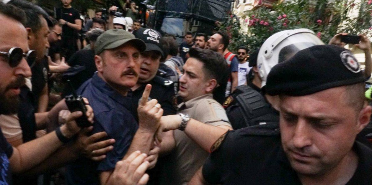 Kadınlara ve LGBTİ+’lara yönelik polis şiddetiyle gündeme gelen Hanifi Zengin’e Emniyet’ten terfi - ÜniKuir