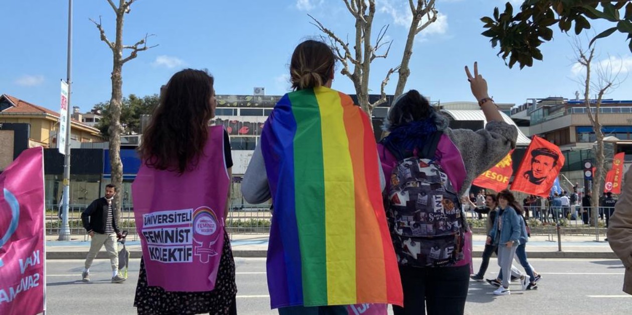 Polis şiddetine rağmen trans+ korteji, Maltepe'de 1 Mayıs alanını terk etmedi - ÜniKuir