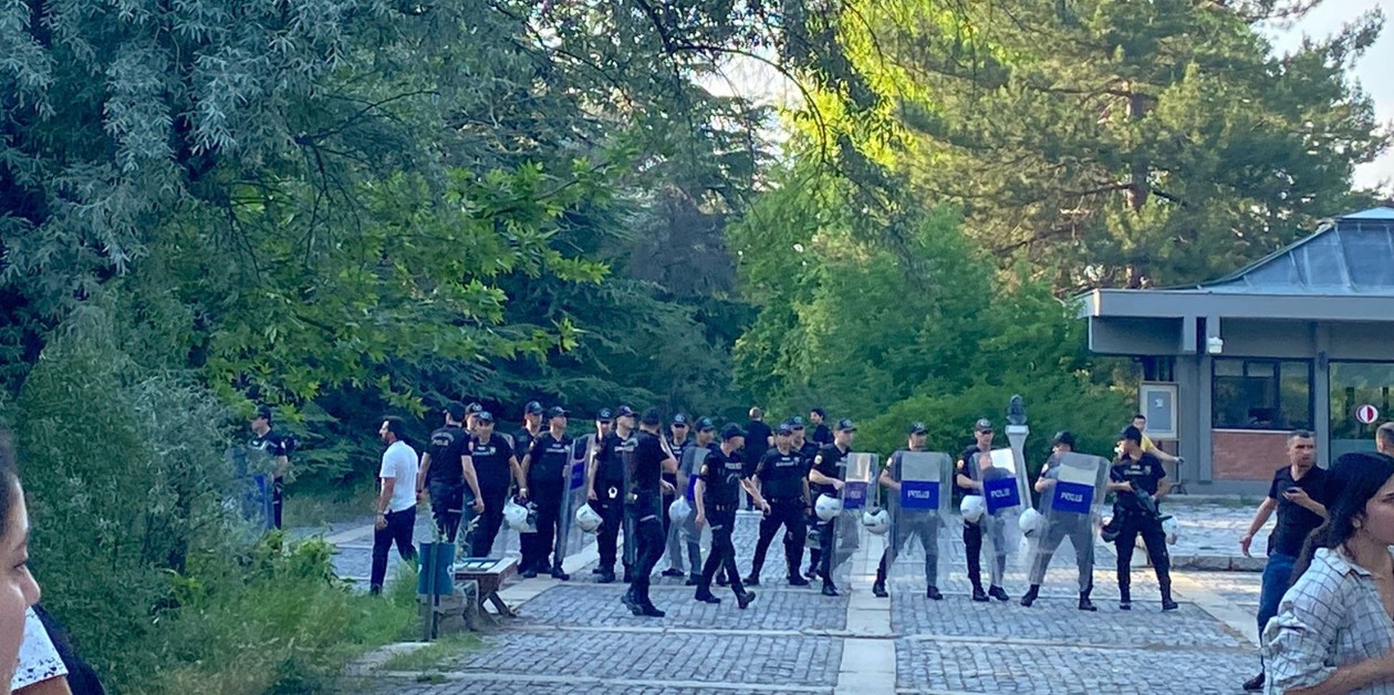 Rektörlük yasakladı, ODTÜ’de polis yine Onur Yürüyüşü’ne saldırdı - ÜniKuir