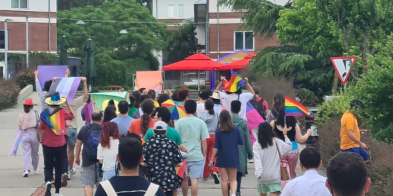 Sabancı’da bir ilk: Lubunyalar Onur Yürüyüşünü kampüse getirdi! - ÜniKuir