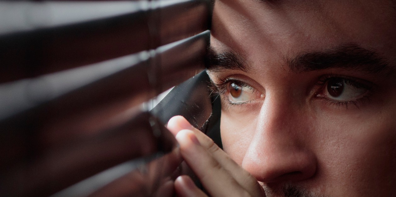 Tepenin ardındaki çimenler her zaman daha yeşil: İlk kuir ilişkimi nasıl mahvettim? - ÜniKuir