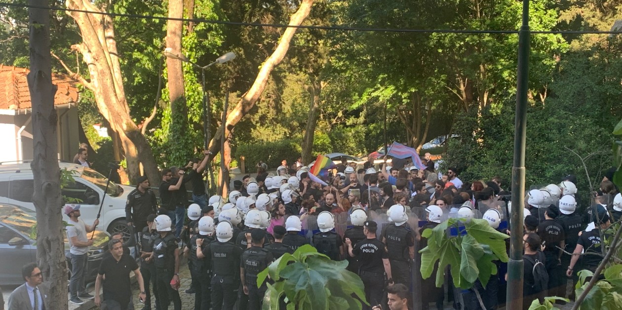 The police attacks 9th Pride Parade at Boğaziçi University - ÜniKuir